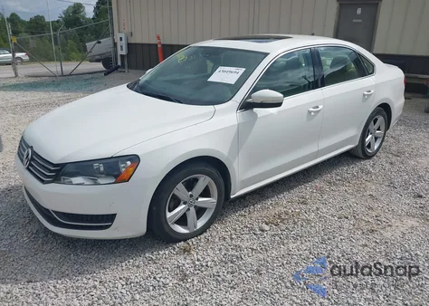 2013 Volkswagen Passat 2.5L Se из США, поврежденный, VIN 1VWBP7A37DC021564